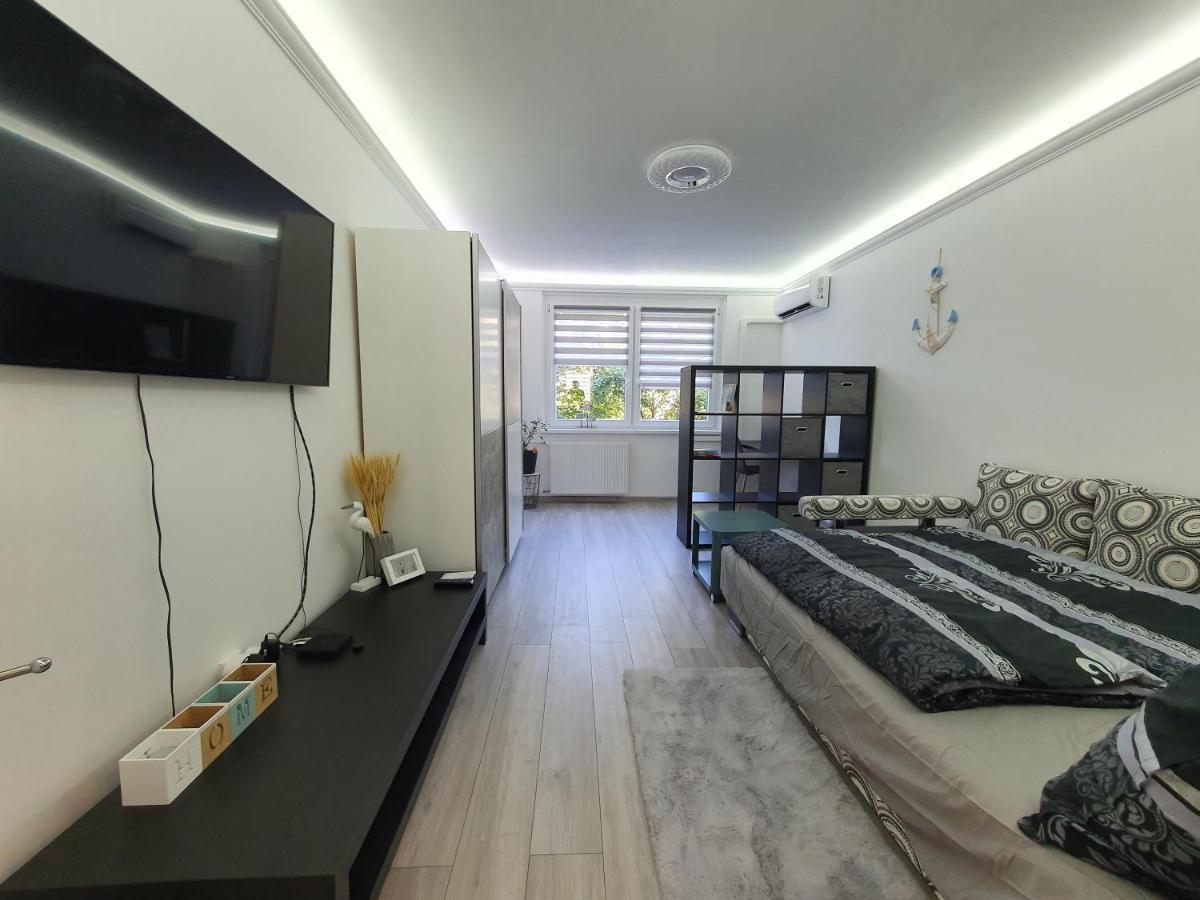Izzy Apartament Apartment มิชโคลซ์ ภายนอก รูปภาพ