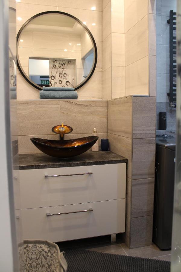 Izzy Apartament Apartment มิชโคลซ์ ภายนอก รูปภาพ