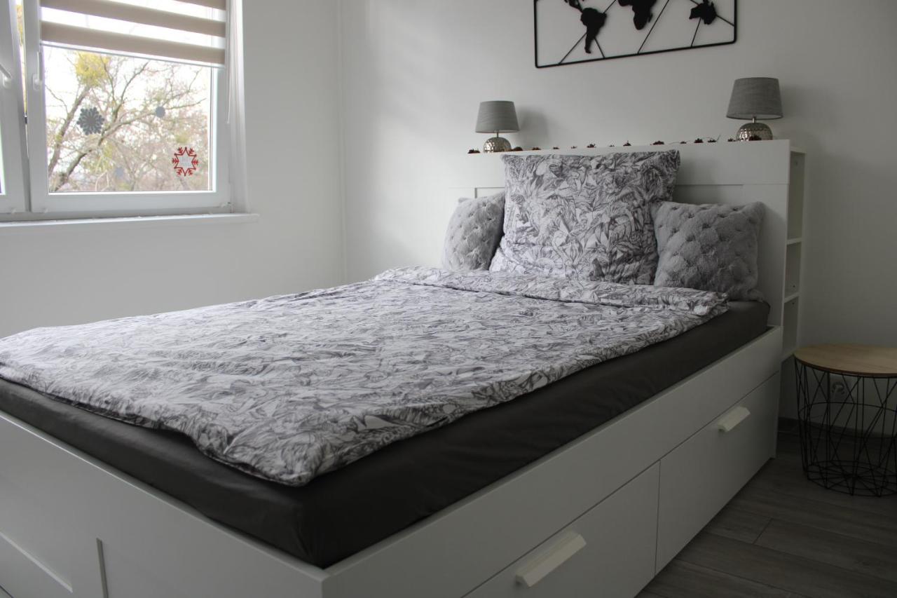 Izzy Apartament Apartment มิชโคลซ์ ภายนอก รูปภาพ