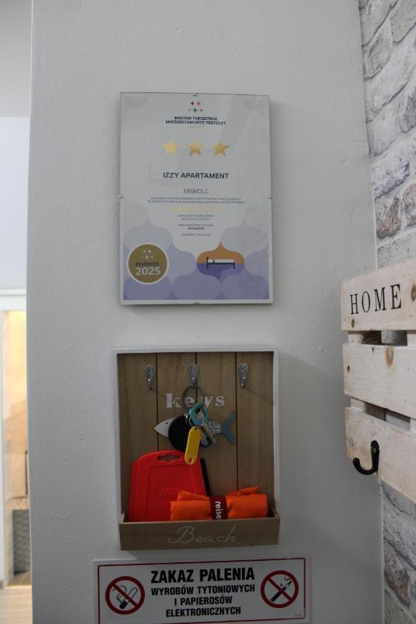 Izzy Apartament Apartment มิชโคลซ์ ภายนอก รูปภาพ