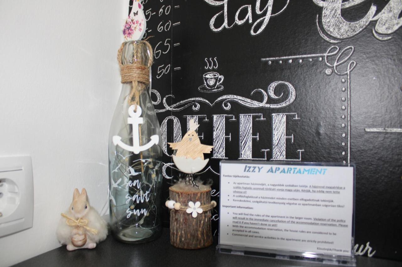 Izzy Apartament Apartment มิชโคลซ์ ภายนอก รูปภาพ