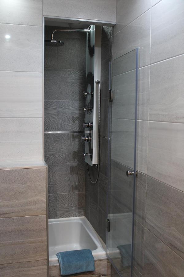 Izzy Apartament Apartment มิชโคลซ์ ภายนอก รูปภาพ